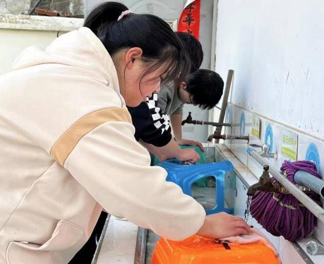 弘扬雷锋精神，塑造时代新风 —南京审计大学金审学院“微笑”志愿队开展志愿活动