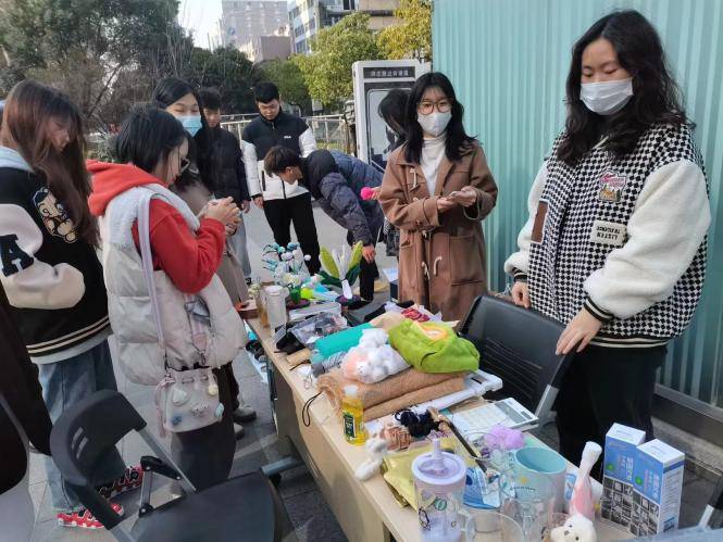 弘扬雷锋精神，塑造时代新风 —南京审计大学金审学院“微笑”志愿队开展志愿活动