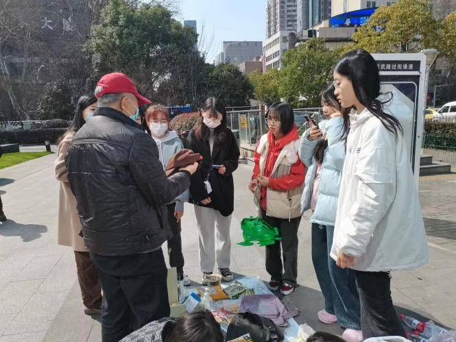 弘扬雷锋精神，塑造时代新风 —南京审计大学金审学院“微笑”志愿队开展志愿活动