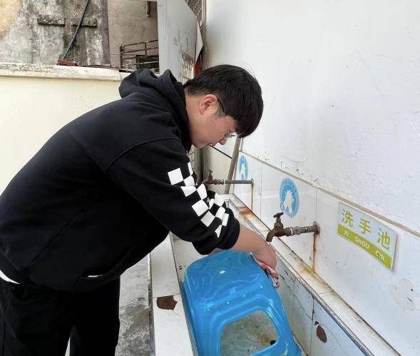 弘扬雷锋精神，塑造时代新风 —南京审计大学金审学院“微笑”志愿队开展志愿活动